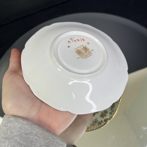 Vtg. Paragon Tea Cup & Saucer Fine Bone China Scalloped Edge Floral Pattern UK - Picture 13 of 13